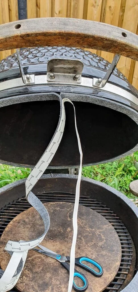 vilt vervangen kamado - aanbrengen nieuwe vilt deksel