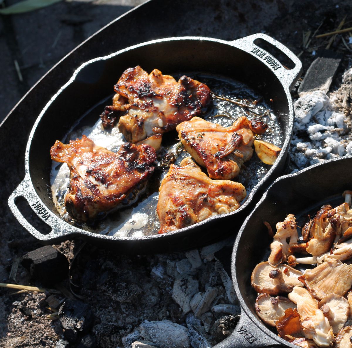 Skillet 30cm - Valhal Outdoor - twee handvatten